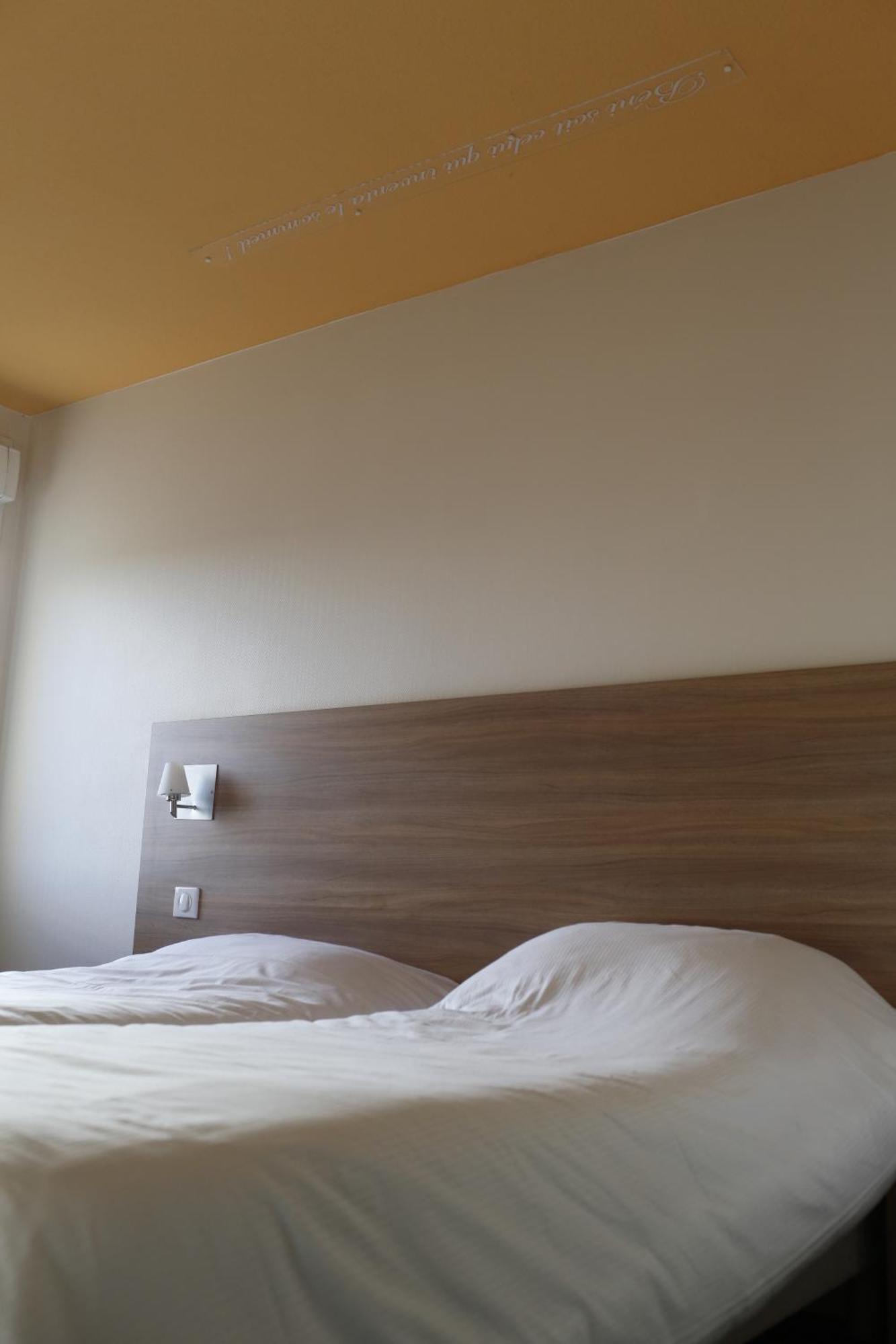 Hotel Rouen Est / Val De Reuil